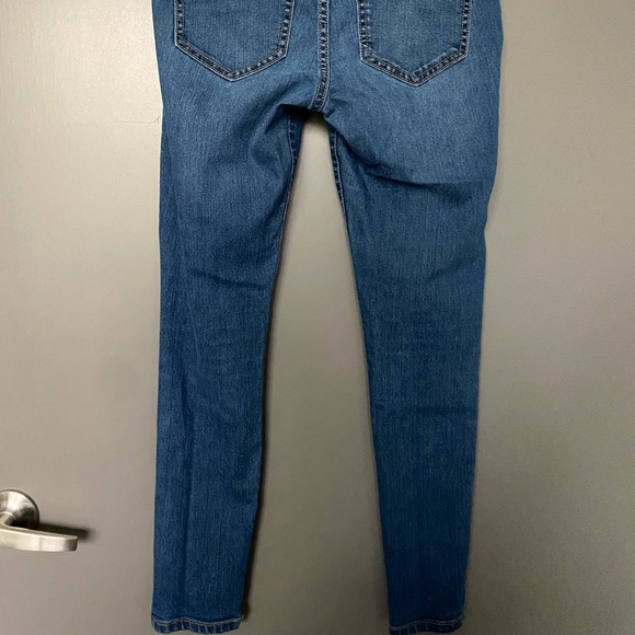 Old navy skinny jeans - Picture 2 of 4